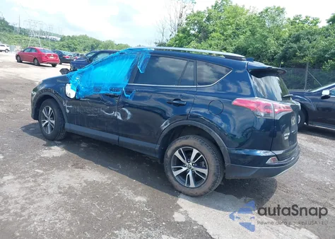 2017 Toyota Rav4 Xle z USA, uszkodzony, nr VIN JTMRFREV7HJ119085